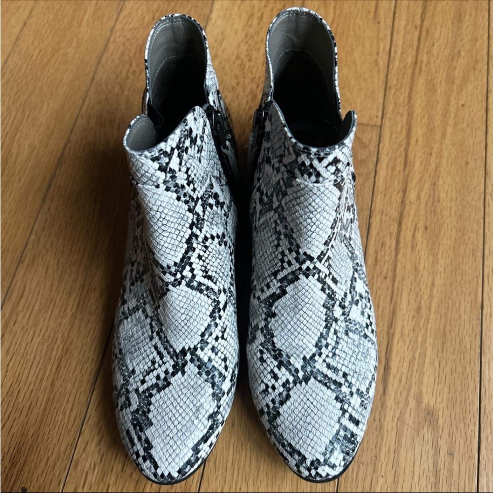 Like New Circus by Sam Edelman Black and White Snake/ Reptile Print Boots